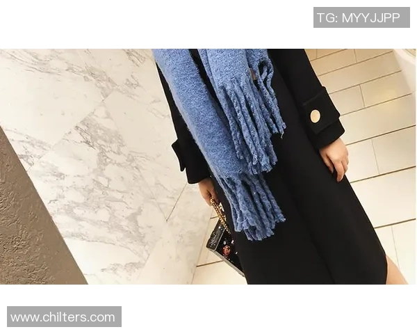 足球围脖球星时尚之选 解锁球场外的潮流与魅力