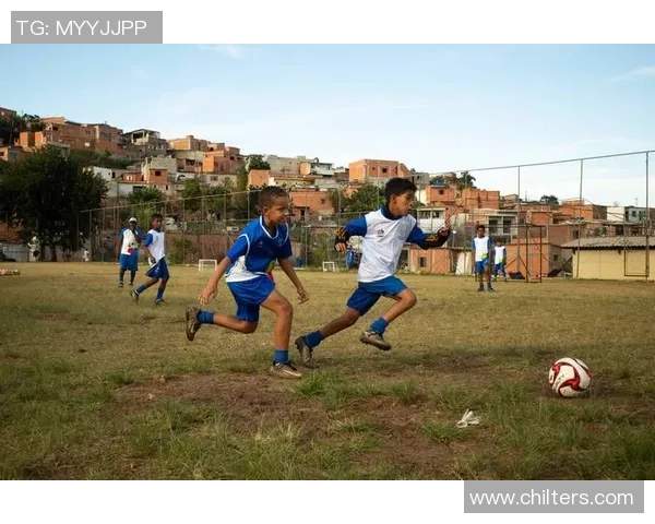 绿茵场上的光影女神闪耀足球梦与激情的完美融合